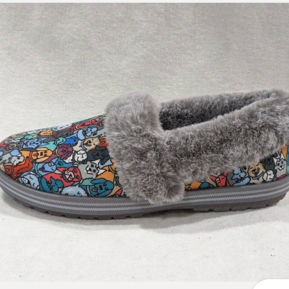 Bobs from Skechers Memory Foam Multicolor Dog Print Slippers with Gray Fur. - Picture 3 of 8